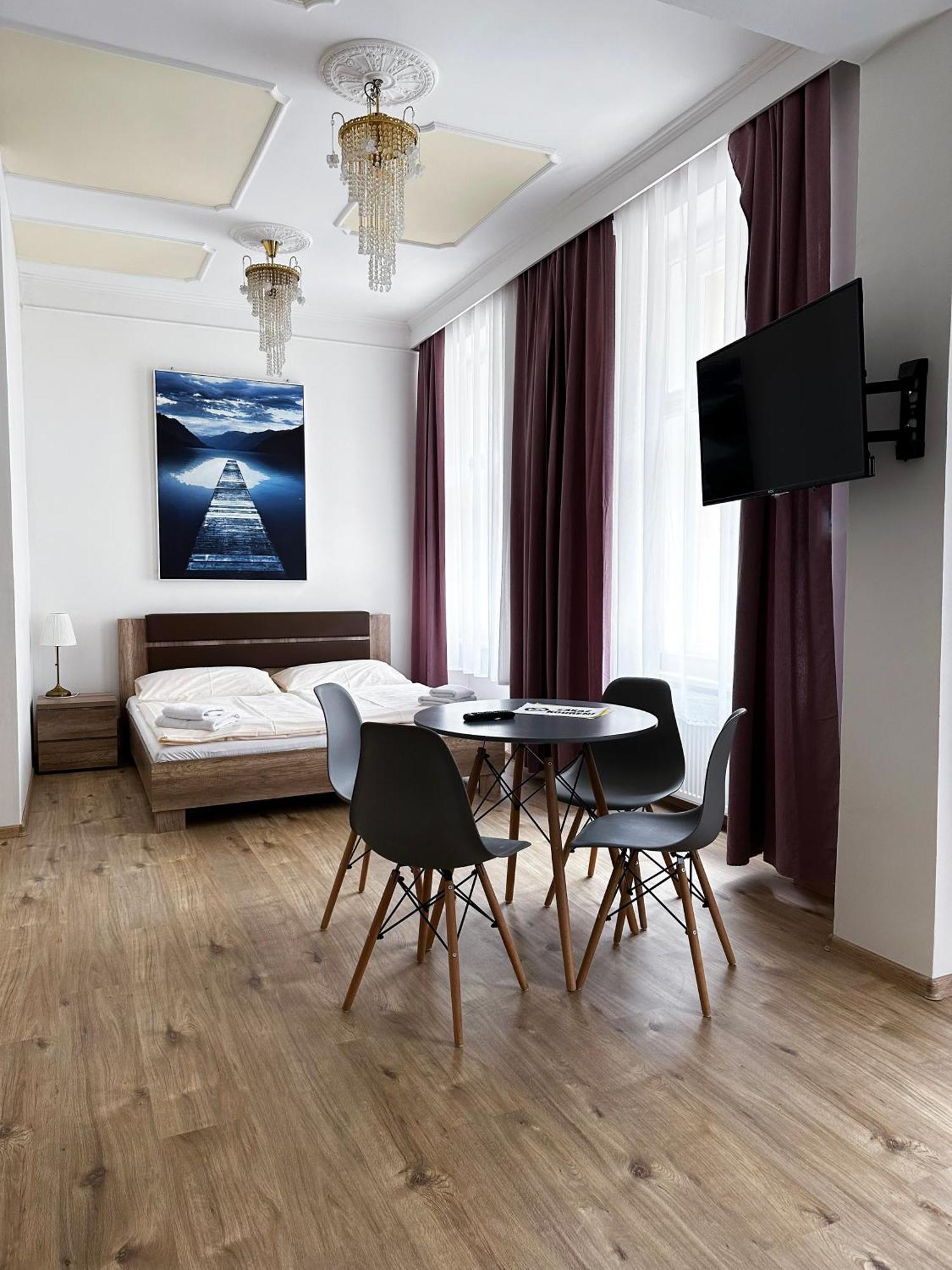 Apartments Paderewski Карловы Вары Экстерьер фото