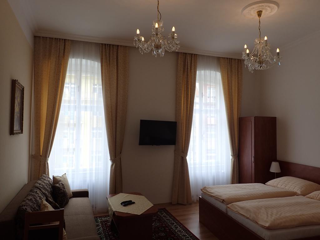 Apartments Paderewski Карловы Вары Экстерьер фото