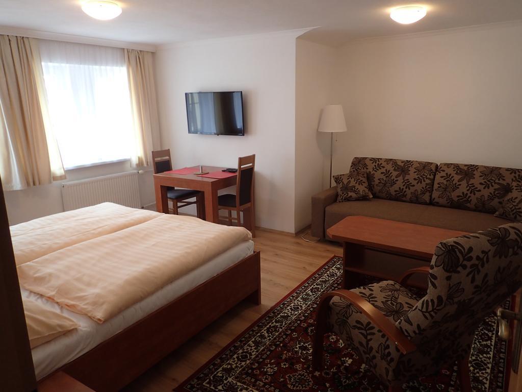 Apartments Paderewski Карловы Вары Экстерьер фото