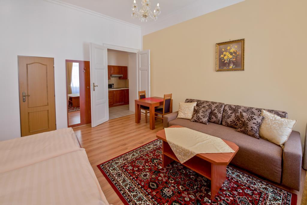 Apartments Paderewski Карловы Вары Экстерьер фото