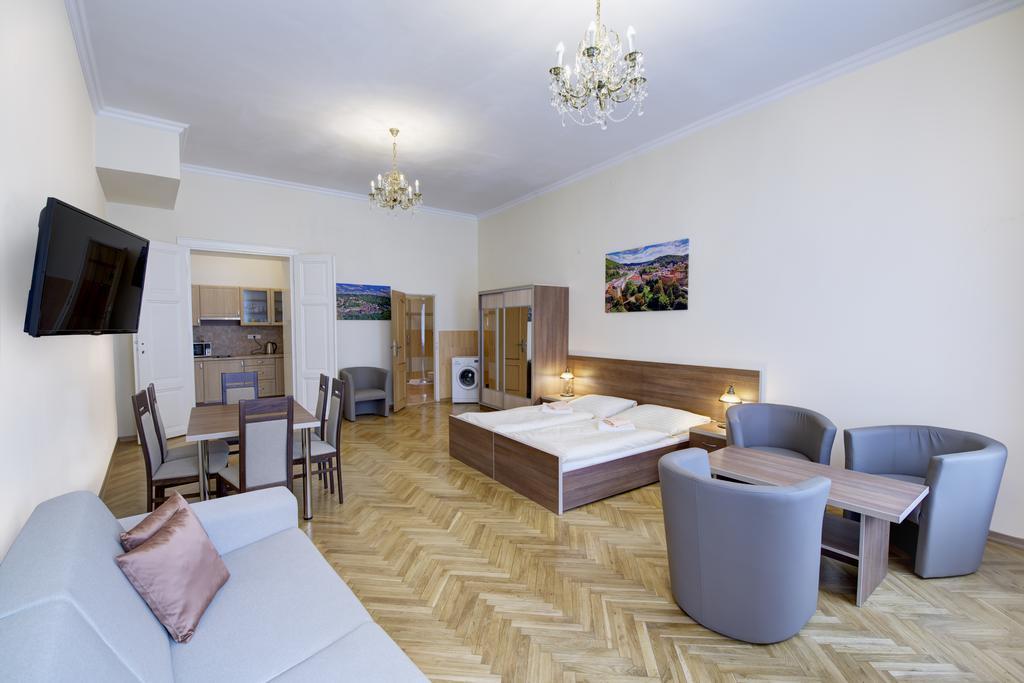 Apartments Paderewski Карловы Вары Экстерьер фото
